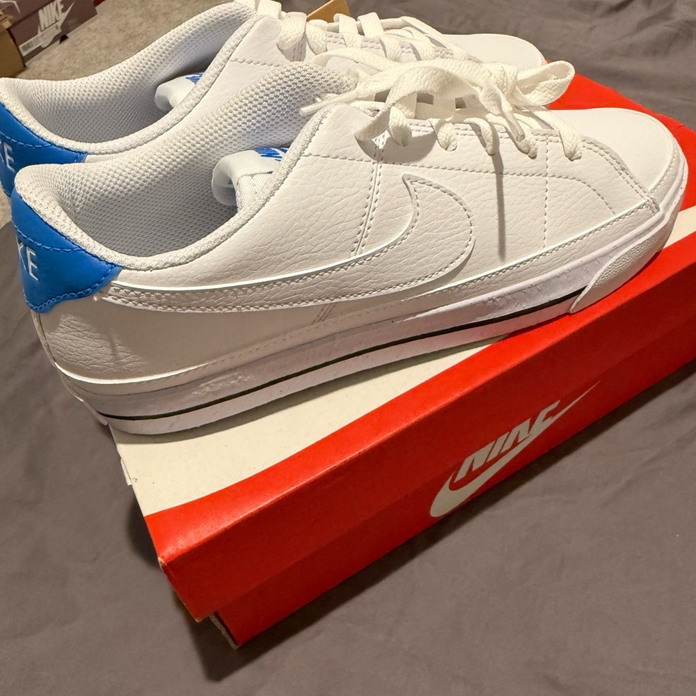 Nike White Low-Top Sneakers with Blue Heel Tab